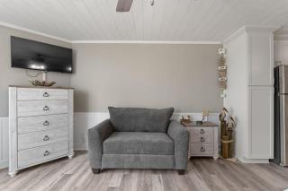 Top of the Gulf 120 - Shore-side Bungalow Sleeps 4 - 5