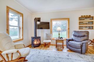 Lovely Rural Hixton Farmhouse with Porch and Fire Pit! - Black River Falls - 6
