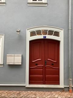 Altstadtwohnung mit Flair, 2 Zimmer, Küche, Bad, Kamin, 50 qm - Arnstadt - 0