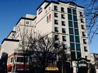 Marco LaGuardia Hotel & Suites - Queens - 0