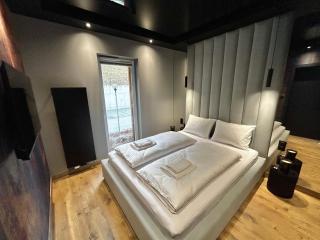 Blue Hill by Hillside - 5