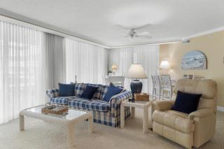Oceanfront 3 Bdrm Getaway to the Beach Sleeps 6 - Pawleys Island - 9