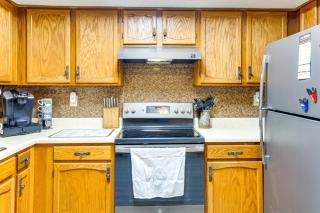 Cozy Home with Fenced Backyard in Sunset Beach! - Sunset Beach - 2