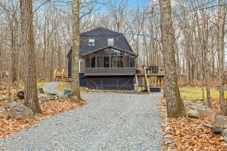 Pocono Luxury Retreat - Games Hot tub and More - East Stroudsburg - 5