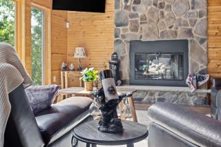 Rustic Retreat - Fire-pit Hot-Tub and more - 3