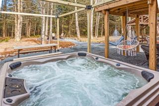 Cozy Cinema Cabin - Hot Tub and More - Blakeslee - 8