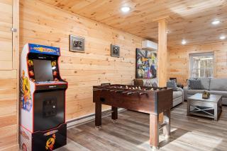 Cozy Cinema Cabin - Hot Tub and More - Blakeslee - 7