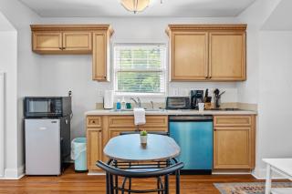 Studio Across Atlantic Station and 80 Walkscore - 7