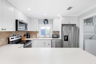Charming and Cozy, Beachfront, water view - Lazy Daze - Roelens - Fort Myers Beach - 2