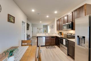 6 Mi to AFB Pool and Hot Tub Haven with Game Room - San Antonio - 5