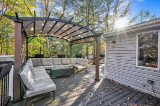 Serene Pocono Escape Hot Tub Lake Access - 6