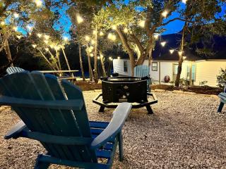 Family Friendly! Beautiful, Cozy Home Fire Pit - Canyon Lake - 9