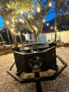 Family Friendly! Beautiful, Cozy Home Fire Pit - Canyon Lake - 0