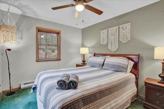 Mountain Holidays-Sleeps 18 Firepit Bar & Gameroom - Lake Harmony - 2