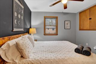Mountain Holidays-Sleeps 18 Firepit Bar & Gameroom - Lake Harmony - 1