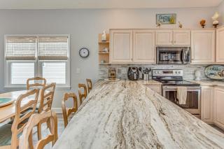 Walk to Ocean Sunset Beach House with 3-Level Deck! - Sunset Beach - 4