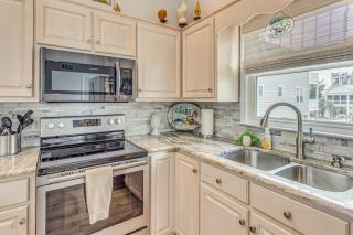 Walk to Ocean Sunset Beach House with 3-Level Deck! - Sunset Beach - 3