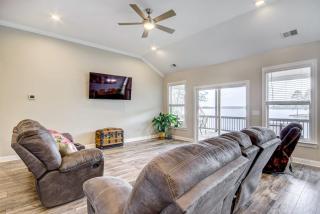 Lakefront Leesville Retreat with Private Dock! - 6