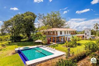 Spacious and Luxurious TopSpot Very Close to Armenia! - 0