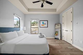 Lake Travis Family Retreat with Theater Game Room and BBQ 7 min from Marina - 5