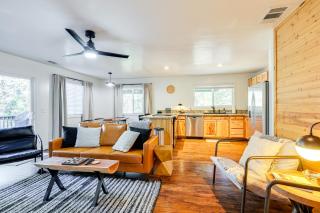 Access to Pine Mountain Lake Family Cabin with Deck - Groveland - 0