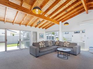 Stones Throw from the Beach - Pauanui Holiday Home - Pauanui - 7