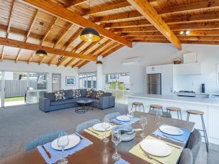 Stones Throw from the Beach - Pauanui Holiday Home - Pauanui - 4