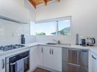 Stones Throw from the Beach - Pauanui Holiday Home - Pauanui - 1
