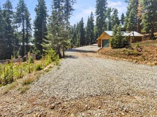 Mellow Meadows Cabin - 2