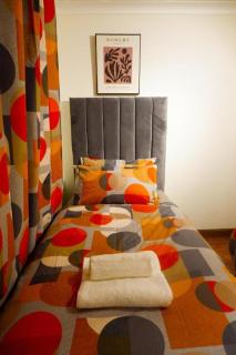 4-Bedroom Villa for 7-9 Guests Family & Group Getaway - Bristol - 8