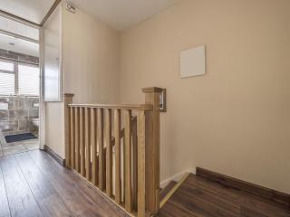 4-Bedroom Villa for 7-9 Guests Family & Group Getaway - Bristol - 6