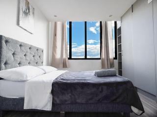 Urban Getaway with City View with Garage - Cuenca - 2