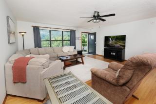 3 bedroom Smoky Mountain farmhouse- dog friendly! - Sevierville - 2