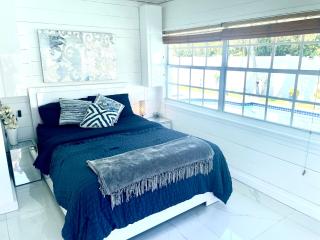 Wilton Manors-Ft Lauderdale Tropical Oasis Guest Suite with private bathroom and entrance just mins to beaches and Wilton Drive - Fort Lauderdale - 1