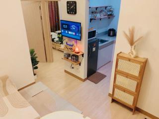 2 BR condo trees residences Netflix Games karaoke - 4