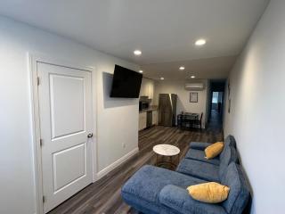 Cozy Apartment by Johns Hopkins - 3