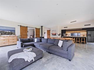 Black Cockatoo Retreat - 5 Star Luxury Acreage - 3