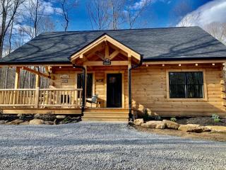 Peek A Boo Cabins: Cozy Cabin - 8