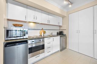 City Views & Resort-Style Living Pool Tennis & Parking - Perth - 5