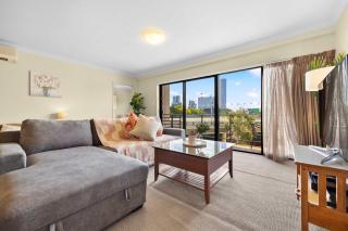 City Views & Resort-Style Living Pool Tennis & Parking - Perth - 1