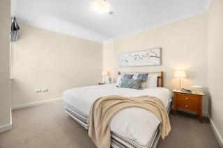 Spacious 2BR Pool, Tennis & Free Parking - 8
