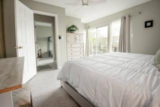Serene Duplex Lakefront Retreat: sleeps up to 20 - 2