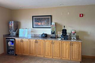 Super 8 by Wyndham Cozad - Cozad - 3