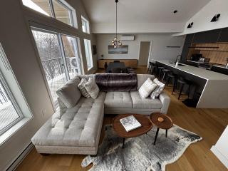 Ski-in Ski-out Penthouse Condo - Beaupré - 5