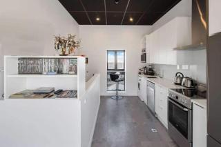 Close to City, Ferry with great views and free park - Wellington - 4