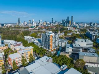 2B Golf Parkside Panoramic CityView TopFloor - Brisbane - 9