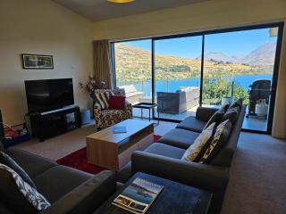 Stunning Views - Queenstown Townhouse - 4