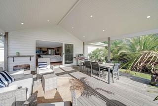 Elwood Escape - Stylish & Spacious Surfside Living - Surf Beach - 2
