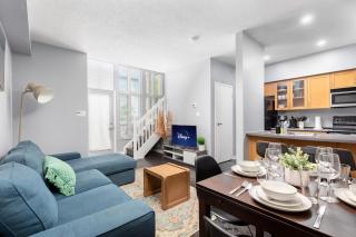 Two Story Loft w 2 beds close to Lakeshore - 9