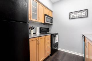 Two Story Loft w 2 beds close to Lakeshore - 2